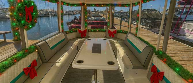 seaforth-boat-rentals-santa-sleigh-sunset-cruise-img2small